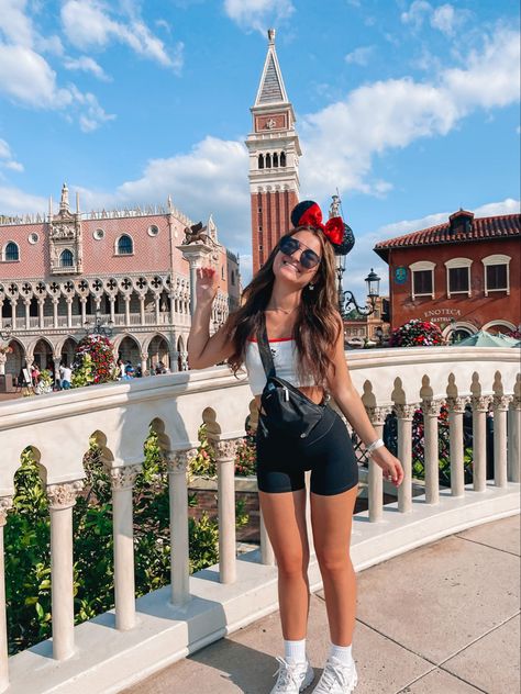 Disney Park Outfits Women Summer, Disneyland Outfit Ideas Spring, Disney Date Outfit, Disneyland Aesthetic Outfit Summer, Outfits To Wear To Disneyland Summer, Disney Outfits Summer Casual, Wdw Outfits Women Summer, Disneyland Outfits Summer 2023, Disney Spring Outfits Women