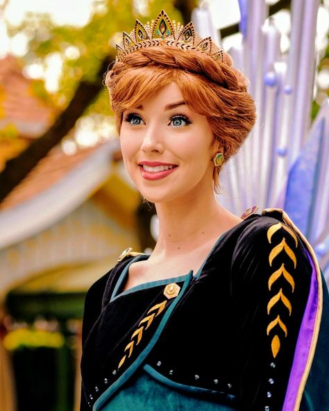 Queen Anna of Arendelle Anna Makeup, Anna Cosplay, Frozen Cosplay, Frozen Face, Disney Princess Cosplay, Elsa From Frozen, Anna Disney, Princess Makeup, Disney World Characters