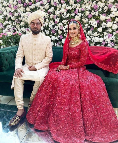 Iqra Aziz Wedding, Iqra Aziz Dresses, Yasir Hussain, Bridal Mehndi Dresses, Red Bridal Dress, Desi Wedding Dresses, Casual Attire For Women, Indian Bridal Photos, Iqra Aziz