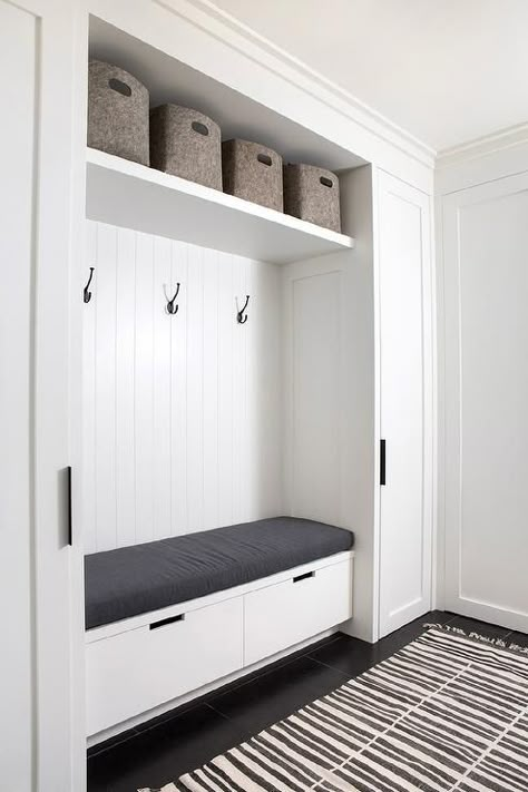 Charming mudroom designed with black and white in mind! This space features white plank walls over a black cushion mudroom bench with two white drawers flanked by white shaker built in cabinet doors. White Plank Walls, White Mudroom, Vstupná Hala, Mudroom Cabinets, Tribeca Loft, Entry Closet, Mud Room Entry, Mudroom Decor, Mudroom Laundry Room