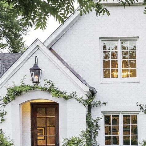 Kelly | Inspiring Classic Style on Instagram: "Spring is so close!🐇🌿 Happy Monday! 
#inspiringclassicstyle #slhomes #southernliving #southerncharm #classicsouthernstyle #design #spring #springstyle 
📷: @southernlivingmag 
Landscape Design: @tmdlandscapedesigns" Provincial Home, Serena Lily, White Brick, English Cottage, Dream House Exterior, Love Home, Home Fashion, Future House, Land Scape