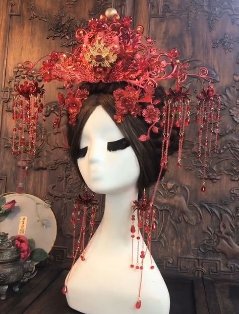 Chinese Couture, Royal Headpiece, Japanese Crown, Chinese Opera, Bridal Headdress, Chinese Jewelry, Chinese Hairstyle, Ancient Jewelry, Anime Hair