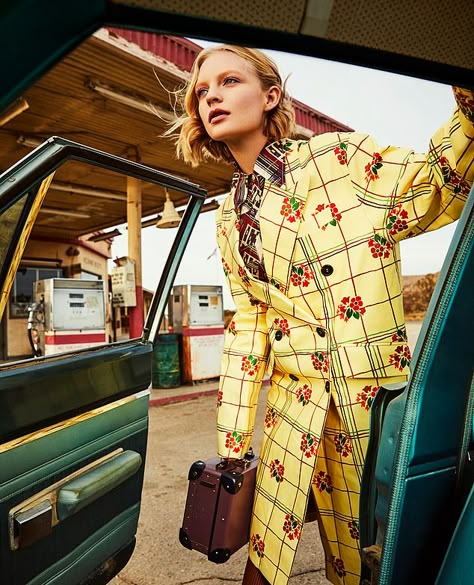 Fashion: Retro Road Trip | Daily Mail Online Retro Road Trip, Pose Mode, Edgy Boho, Car Shoot, Style Inspiration Edgy, Mode Editorials, Car Photoshoot, Fashion Photography Inspiration, Urban Lifestyle