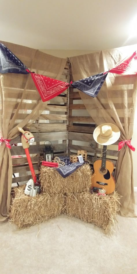 Barn Dance Decorations, Wild West Party Theme, Western Party Decorations, Rodeo Birthday Parties, Cowboy Theme Party, Wild West Theme, Wild West Party, Western Birthday Party, Rodeo Party