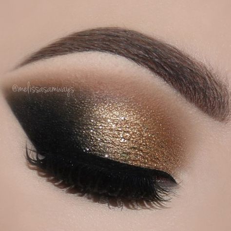 Happy New Years! 🎆🍸💝 Perfect Skin Makeup, Trucco Smokey Eye, Smokey Eyes Tutorial, Smokey Eye Makeup Steps, Golden Eye Makeup, Glitter Smokey Eye, Make Up Gold, Smokey Eye Makeup Look, Smokey Eye Easy