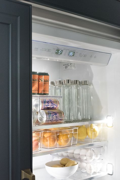 Fridge Organising, Drink Organization, French Door Fridge Organization, Household Aesthetic, Refrigerator Aesthetic, Small Fridge Organization, Fridge Organization Ideas, Fridge Ideas, Tiny Fridge