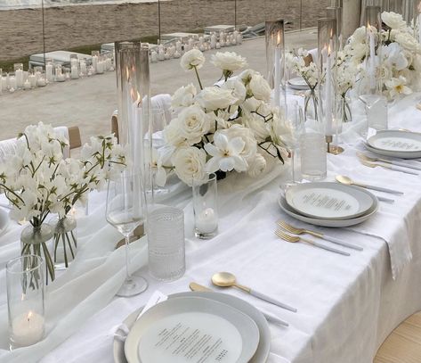 All White Party Table Centerpieces, All White Wedding Decorations Elegant, White Neutral Wedding Decor, White Table Setting Home, Wedding Table Decorations White Flowers, White Simple Wedding Decor, White Wedding Centerpieces Simple, All White Wedding Table Decor, White Wedding Decorations Receptions