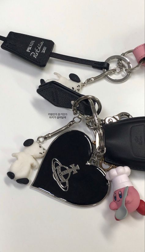 Keychain Aesthetic Black, Kpop Car Decor, Aesthetic Keychains For Car Keys, Keychain Aesthetic Car Keys, Vivienne Westwood Keychain, Cute Car Keychains, Coquette Car Decor, Cute Car Accessories Aesthetic, Cute Car Keys Keychains Ideas