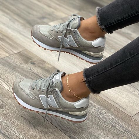 Cute Running Shoes, Casual Shoes Women Sneakers, Nike Shoes Jordans, Swag Outfits For Girls, New Balance Sneakers, Gym Shoes, Trendy Sneakers, Sneakers Outfit, New Balance Shoes