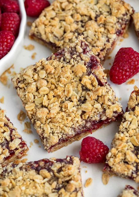 Raspberry Oatmeal Crumble Bars have a buttery, oat crumble base covered with a layer of raspberry jam, and more oat crumble on top, baked to golden brown. It is a simple-to-make bar that can be enjoyed for breakfast, snack time, or dessert! Oatmeal Crumble Bars, Raspberry Oatmeal Bars, Oat Slice, Butterscotch Bars, Oatmeal Crumble, Key Lime Pie Bars, Jam Bars, Oatmeal Squares, Raspberry Oatmeal