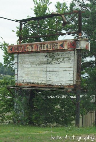 Movie Theater Sign, Drive Inn Movies, Drive In Theatre, Ghost Quartet, Movie Theater Aesthetic, Outside Movie, Theater Sign, Movie Marquee, Seattle Aquarium