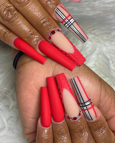 CLAWS @ luxe salon Studios on Instagram: “#mattenails #velvetnails #burberrynails #winternails #sweaternails #frenchnails #longnails #nailart #nailideas #cutenails #rednails…” Red Burberry Nails, Burberry Nails, Burberry Print, Velvet Nails, Sweater Nails, Nail Photos, Star Nails, Dipped Nails, Nail Charms