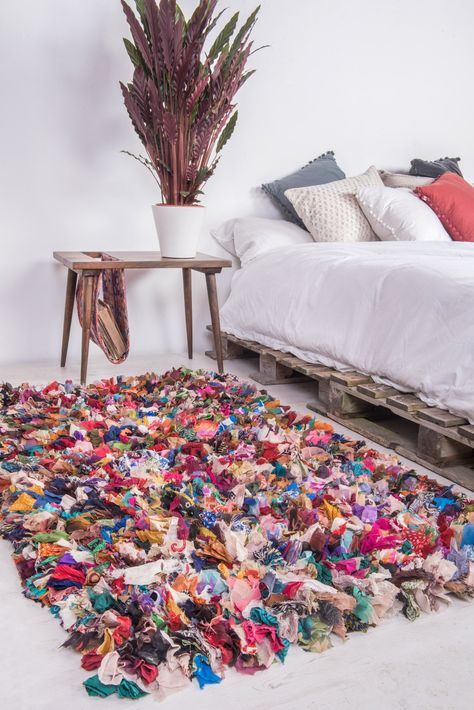 Old Clothes Diy, Rag Rug Diy, Diy Kids Room Decor, Kids Rooms Diy, Rag Rugs, Carpet Styles, Diy Rug, Old Clothes, Shaggy Rug