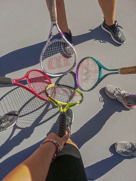 Tennis Friends Pictures, Sports Asethic, Tennis With Friends Aesthetic, Sport Astetic, Beach Tennis Aesthetic, Tenis Aesthetic Sport, Tennis Aestethic, Tennis Racket Aesthetic, Tennis Aesthetic Girl