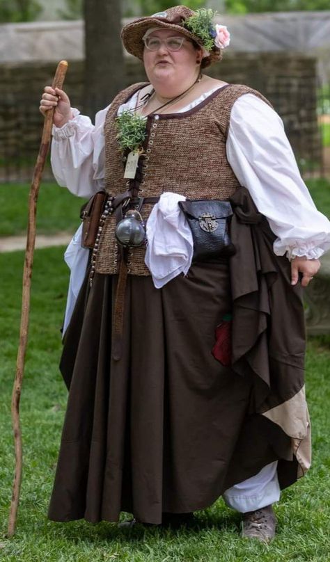 Irish Inspired Outfit, Midevil Peasant Clothes, Medieval Outfit Reference, Apothecary Outfit Medieval, Medieval Europe Clothing, Plus Size Rennaisance Outfits, Medieval Clothing Women Peasant, Fantasy Village Clothes, Merchant Clothes