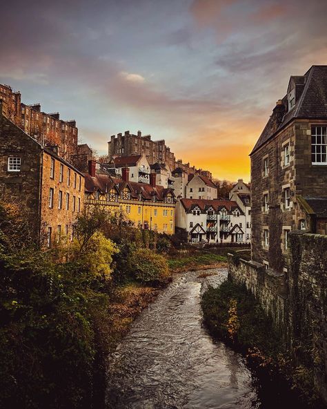 The most beautiful sunsets are in Edinburgh… 📍Dean Village #edinburgh #visitscotland #visitedinburgh #deanvillage UK travel blogger, places to visit in edinburgh for free #forbestravelguide #bbctravel #castlesofscotland #schottland Edinburgh Nightlife, Edinburgh Sunset, Edinburgh Aesthetic, Dean Village Edinburgh, Visit Edinburgh, Sunset City, Visit Scotland, Uk Travel, City Aesthetic