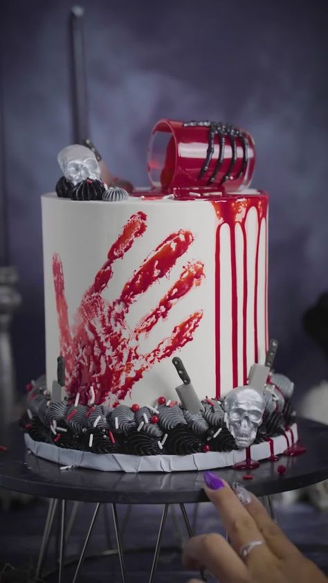 Horror Themed Cake Ideas, Halloween Scary Cakes, Gory Cake Ideas, Birthday Cake Ideas Halloween, Creepy Halloween Cake Ideas, Spooky Bday Cake, Halloween Cakes Decorating, Scary Cakes Horror Creepy Halloween, Spooky Cakes Scary Halloween