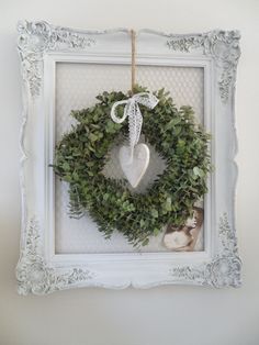 Wreath Decorating Ideas, Shabby Chic Decorating, Hantverk Diy, Decoration Shabby, Diy Valentine, Shabby Chic Christmas, Shabby Chic Bedrooms, Green Wreath, Chic Christmas