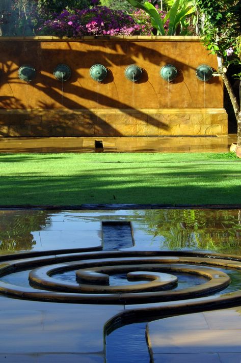 Chiang Mai Residence-31-1 Kind Design Bill Bensley, Pool Water Features, Pond Fountains, Pool Fountain, Asian Garden, Landscape Architecture Design, Garden Architecture, Water Features In The Garden, Chiang Mai Thailand