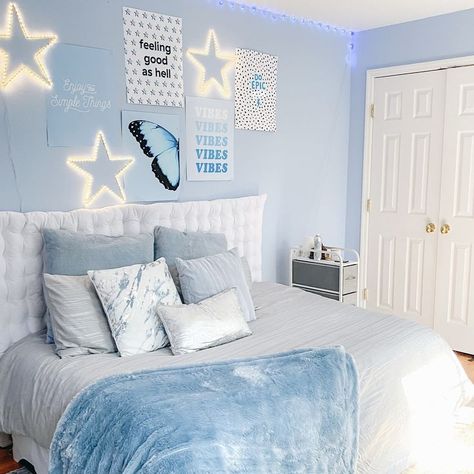 Blue Room Themes, Light Blue Rooms, Blue Dorm, Blue Room Decor, Blue Bedroom Decor, College Dorm Room Decor, Dorm Room Designs, Dorm Room Inspiration, Redecorate Bedroom