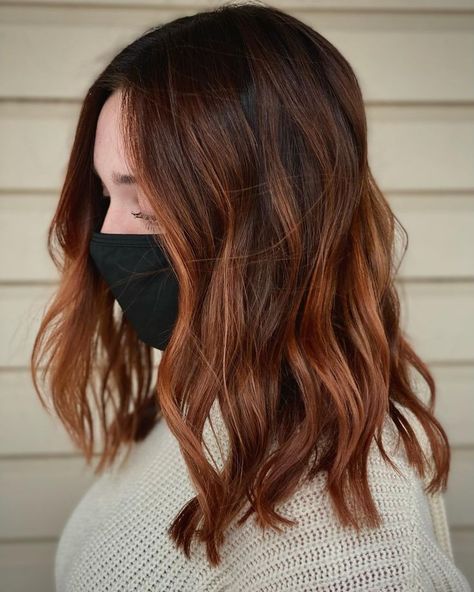 Brown Root Red Balayage, Brunette Auburn Ombre Hair, Copper Brown Hair Medium Length, Light Brown Red Balayage Hair, Cool Copper Balayage, Cooper And Brown Hair, Autumn Color Hair Highlights, Copper Ribbons Hair, Copper Balayage Brunette Medium