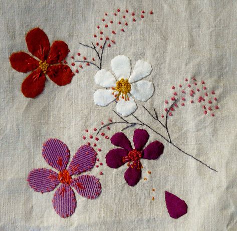 Premier essai de broderie , originally uploaded by chabronico .  Gosh, I do love discovering first attempts at embroidery. Like this one ... Ideas Embroidery, Applique Work, Applique Quilting, Needlework Embroidery, Hand Applique, Applique Patterns, Embroidery Inspiration, Applique Quilts, Ribbon Embroidery