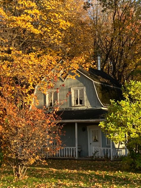 Autumn Photos, New England Fall, Countryside House, Landscape Photography Nature, Tiny House Cabin, Autumn Scenery, Autumn Cozy, Autumn Aesthetic, Small Home