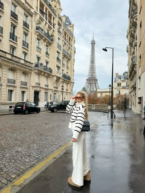 Autumn in Paris, Outfit & pic inspo Paris Outfits Dinner, Parisian Winter Aesthetic, Paris Cold Outfit, Outfit Ideas Europe Winter, Paris In The Winter Aesthetic, Paris Winter Aesthetic Outfit, Paris Picture Ideas Aesthetic, Outfits To Wear In Europe Winter, Europe Women Fashion