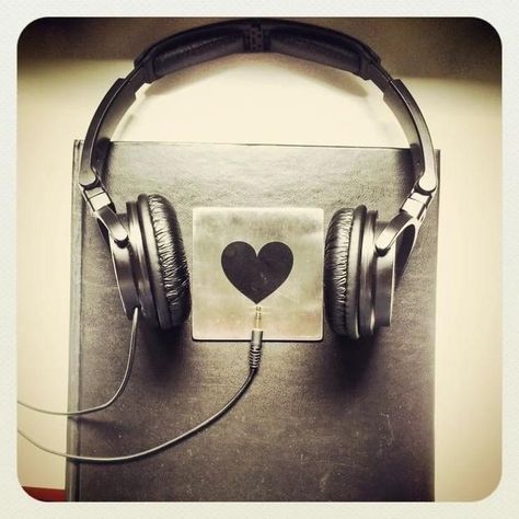 Italian Love Quotes, Poetic Photography, Headphones Music, A Darker Shade Of Magic, Spring Song, Club Music, Music And Movement, Music Logo, Music Heals