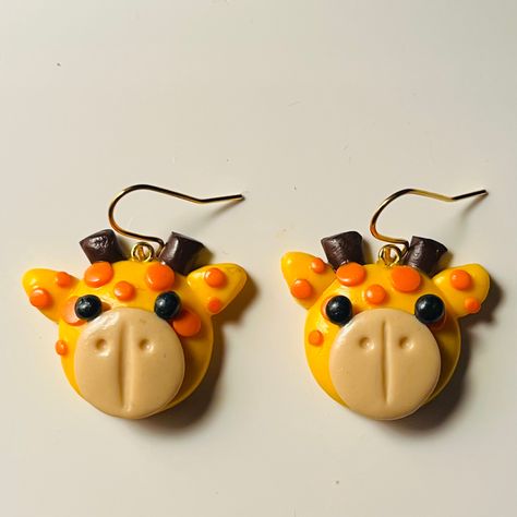 Animal Clay Earrings, Clay Earrings Animals, Polymer Clay Giraffe Earrings, Tiger Earrings Clay, Kawaii Giraffe, Polymer Clay Squirrel Earrings, Giraffe Earrings, Earrings Kawaii, Clay Clay