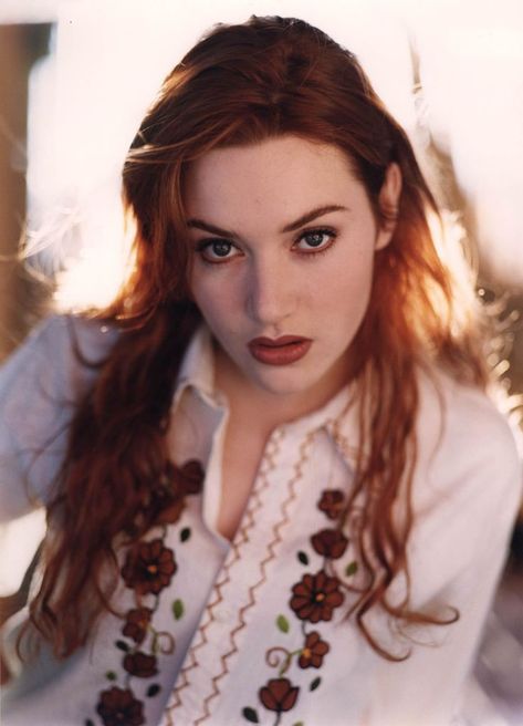 Young Kate Winslet, Kate Winslet 90s, Lady Madonna, 90s Makeup, 90s Models, Kate Winslet, Famous Women, Iconic Women, Aesthetic Vintage