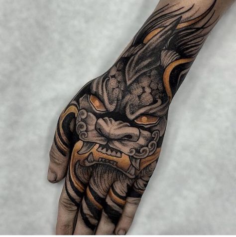 Yakuza Style Tattoo, Dragon Hand Tattoo, Fist Tattoo, Tiger Hand Tattoo, Japanese Hand Tattoos, Herren Hand Tattoos, Full Hand Tattoo, Foo Dog Tattoo, Dbz Drawings