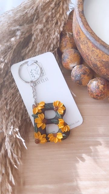 Play Clay on Instagram: "My Favorite keychain I’ve made so far! 🌻🌻 #keychaincustom #sunflowers #initialkeychain #etsyhandmade #shopsmallbusiness #gifts" Clay Craft Keychain, Polymer Clay Letter Keychain, Polymer Keychain Ideas, Clay Letter Keychain, Polymer Clay Keychain Ideas, Keychain With Clay, Diy Clay Keychain, Clay Keychain Diy, Fimo Keychain