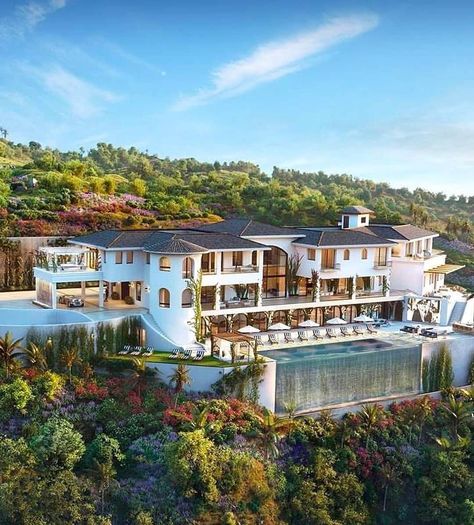 🌴Billionaire Avenues | Luxury🍾 on Instagram: “Insane $100 Million Mega Mansion in Bel Air, California!🔱 At just over 41,000 square-feet, this modern Spanish villa redefines the Bel Air…” Modern Spanish Villa, Bel Air Mansion, Billionaire Homes, Mansion Tour, Spanish Villa, At Home Movie Theater, Dream Mansion, Mega Mansions, Homes Luxury