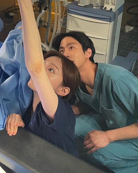 Rhythm Ta, Twitter Cover Photo, Dr Romantic, Dr. Romantic, Medical School Life, Diy Skin Care Routine, Lee Sung Kyung, Funny Text Conversations, Sung Kyung