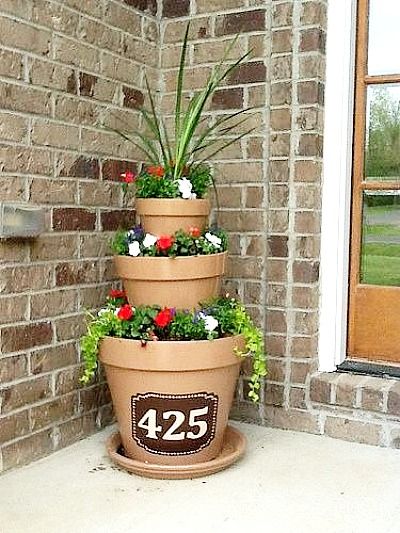 Budget Curb Appeal, Stacked Flower Pots, Plant Tower, Diy Curb Appeal, Tiered Planter, Diy Outdoor Lighting, Flower Tower, Small Patio Garden, Backyard Lighting