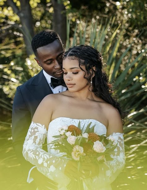 Trending Bridal Hairstyles, Black People Weddings, Black Brides Hairstyles, Sleek Low Bun, Engagement Photo Shoot Beach, Hair Up Do, Black Wedding Hairstyles, Glam Waves, Bridal Braids