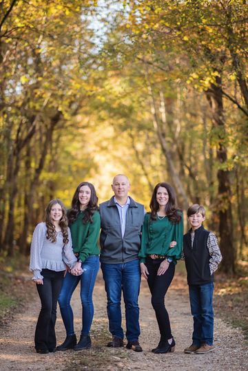 Family Portrait Poses For 5, Fam Photos, Linda Smith, Family Photoshoot Poses, Family Portrait Poses, Family Poses, Family Pic, Family Photo Pose, Family Of 5