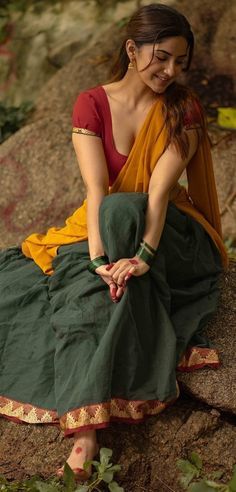 Kashmira Pardesi, Saree Wearing Styles, Desi Fashion Casual, Indian Photoshoot, Saree Models, Stylish Sarees, Stylish Dress Designs, Saree Look, Beautiful Smile Women