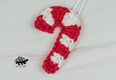 CROCHET ADVENT CALENDAR – WINTER & CHRISTMAS APPLIQUÉS PART 2 - The Turtle Trunk Easy Crochet Candy Cane, Santa Crochet Applique, Crochet Candy Cane Applique, Crochet Candy Cane Ornaments, Candy Cane Crochet Pattern Free, Candy Cane Crochet Pattern, Crochet Sweets, Crochet Candy Cane, Crochet Advent Calendar