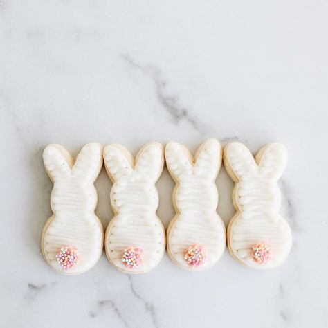 Sweet Petites KC, LLC on Instagram: "✳️PSA: Did you know that the Easter Bunny will be hopping into town early this year?🐰 Easter is Sunday, April 4. 😊We can’t wait to share all the Easter goodies soon!" Easter Sugar Cookies Decorated, Bunny Birthday Cake, Easter Bunny Cookies, Easter Sugar Cookies, Easter Sweets, Cookie Decorating Party, Easter Desserts, Iced Sugar Cookies, Easter Craft Decorations