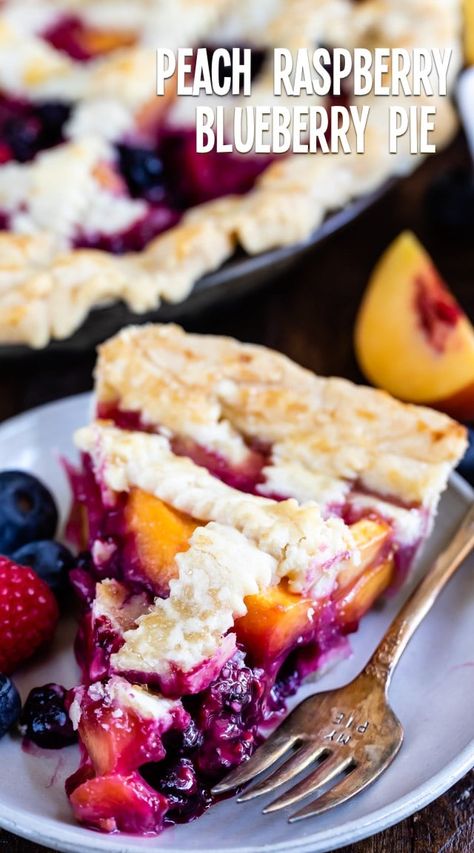 Peach Huckleberry Pie, Open Pie Recipes, Peach Chess Pie, Razzleberry Pie, Fresh Fruit Pie, Fruit Pie Recipes, Easy Blueberry Pie Recipe, Peach Blueberry Pie, Unique Pie Recipes