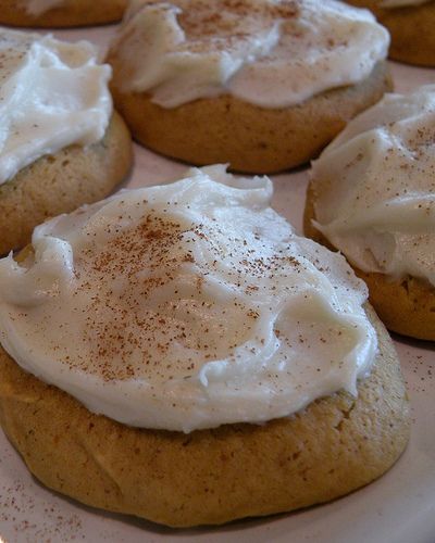 Pumpkin Cookies With Cream Cheese, Cookies With Cream Cheese, Pumpkin Cookie Recipe, Pumpkin Cookie, Moist Cake, Cream Cheese Cookies, Cream Cheese Icing, Frosting Recipe, God Mat