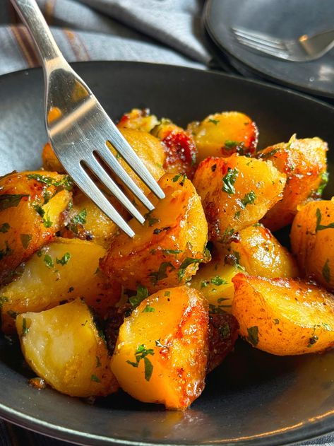 Korean Honey Butter Potatoes | 12 Tomatoes Korean Style Potatoes, Honey Butter Potatoes, Korean Potatoes Side Dishes, Honey Potatoes Recipes, Honey Gold Potatoes Recipes, Korean Potato Side Dish, Honey Potatoes, Gold Potato Recipes, Asain Food