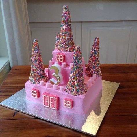 Castle Birthday Cakes, Castle Birthday, Princess Castle Cake, Princess Birthday Cake, Drizzle Cake, 3rd Birthday Cakes, Castle Cake, Birthday Cake Recipe, Childrens Birthday Cakes