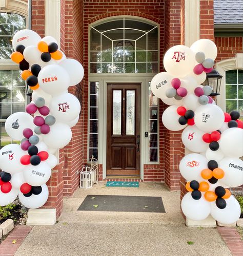 College Balloon Garland, College Balloon Arch, Graduation Party Balloon Ideas, Combined Grad Party, Grad Party Balloon Ideas, Double Graduation Party Ideas, Ou Grad Party, Backyard Grad Party Aesthetic, Combined Graduation Party