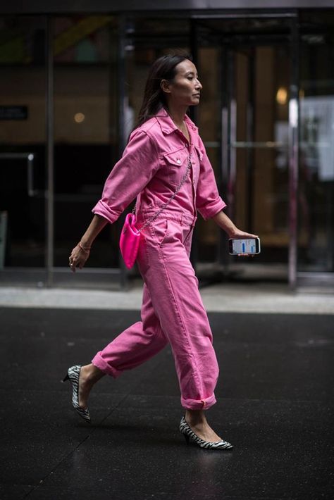 Look Rose, New York Fashion Week Street Style, Nyfw Street Style, Women Fashion Edgy, Boiler Suit, Womens Fashion Edgy, Looks Street Style, Street Style Trends, Mode Inspo