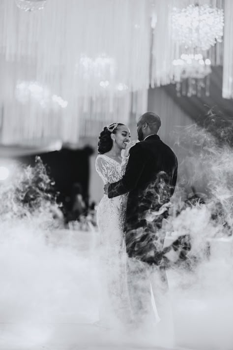 Black Wedding Photography, Black Couple Wedding Photos, Black And White Wedding Black People, Wedding Black, Wedding Photo Black Couple, Black Love Wedding, Black Couple Wedding Photos Aesthetic, Intimate Wedding Black Couple, Black Wedding Photos