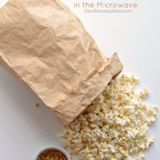 Today I’m talking popcorn. Did you know that you can pop popcorn kernels in a brown paper bag in the microwave?! I sure didn’t until this spring. I’ve always used an air-popper to pop popcorn and mine stopped working. We are total popcorn nuts and I was desperate to find a solution to my popper-less state! Popcorn In A Bag, Paper Bag Popcorn, Popcorn Paper Bag, Popcorn In The Microwave, Homemade Microwave Popcorn, Making Popcorn, How To Make Popcorn, Best Popcorn, Pop Popcorn