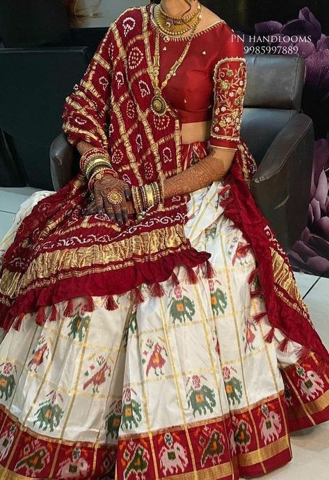 Red And White Lehenga, शादी की तस्वीरें, Maggam Blouse, Designer Bridal Lehenga Choli, Choli Dress, Latest Bridal Lehenga, Bandhani Dress, Indian Lehenga Choli, Wedding Lehenga Designs